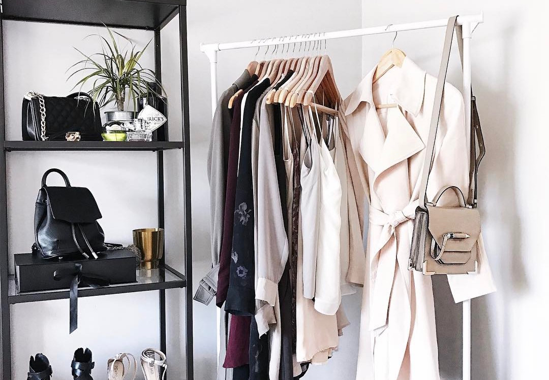 You are currently viewing 5 Reasons to Create a Capsule Wardrobe